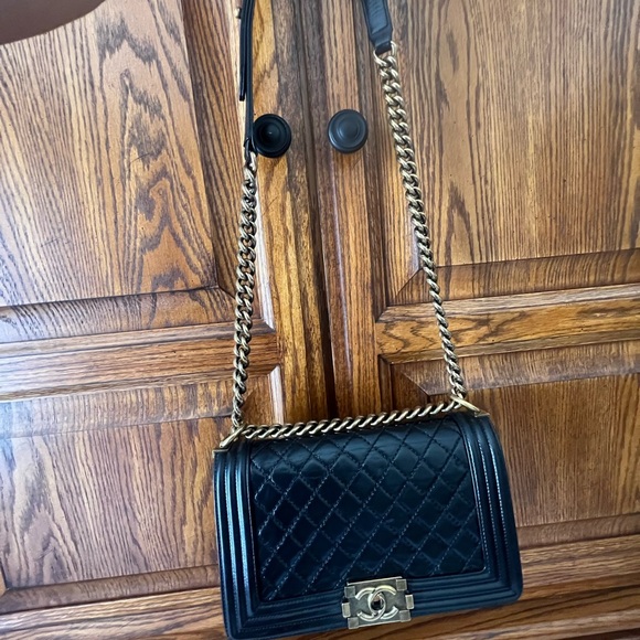 Chanel boy bag has/ps those stains is from lipstick,,price fix no discount - Picture 13 of 13